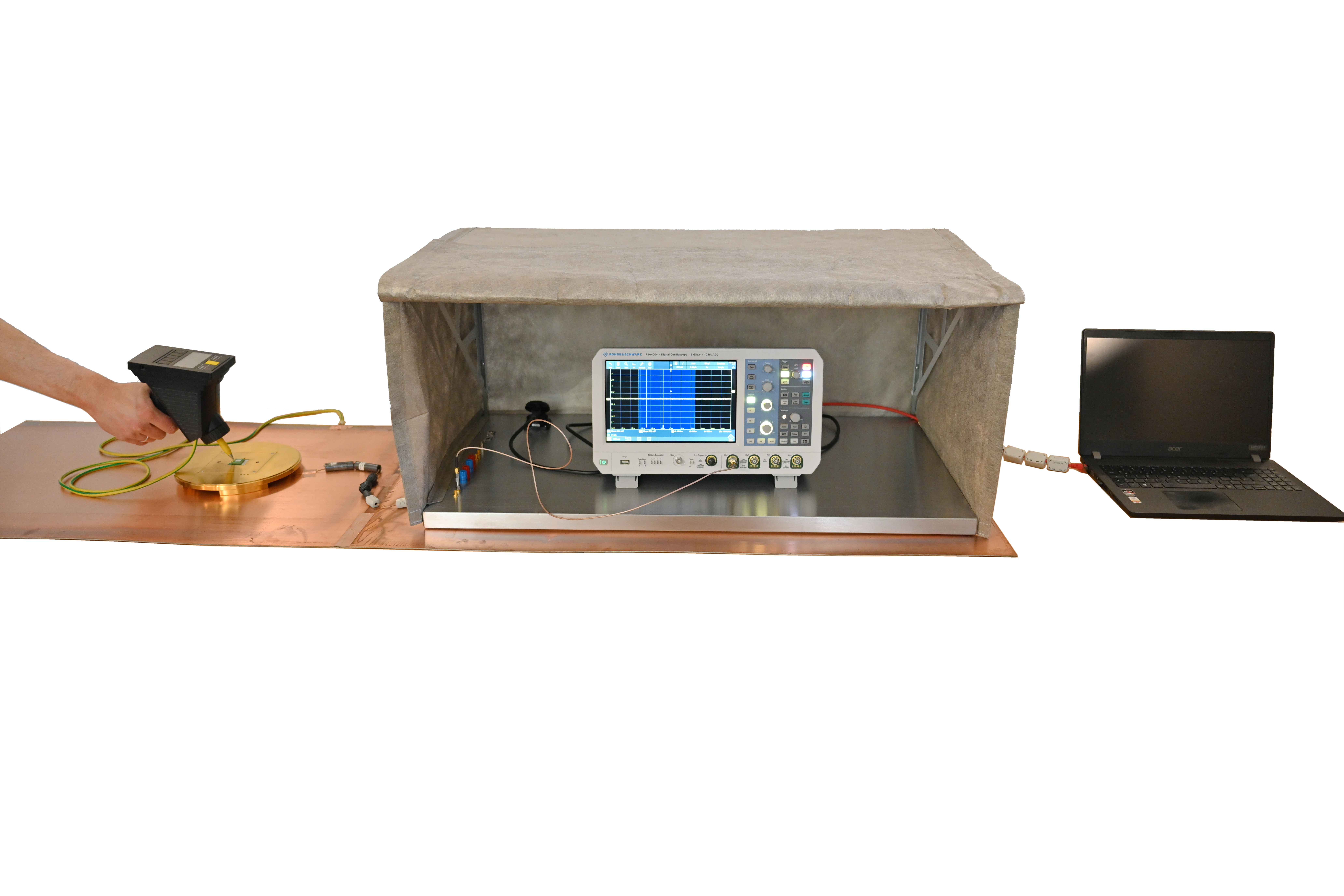 Shielded tent protecting the oscilloscope